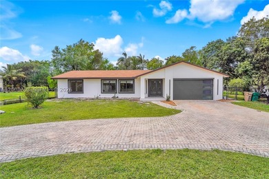 Beautifully renovated 4BR/3.5BA home offering modern luxury and - photo 3