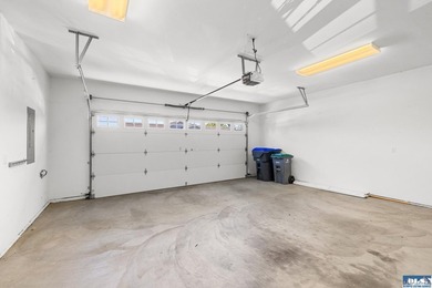 Welcome home to this beautifully maintained 3 bedroom, 2 bath - photo 34