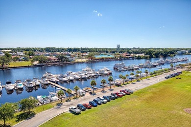 Welcome to luxury living overlooking the picturesque greens of - photo 37