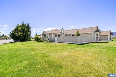 Welcome home to this beautifully maintained 3 bedroom, 2 bath - photo 39