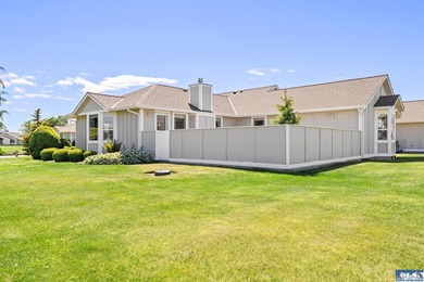 Welcome home to this beautifully maintained 3 bedroom, 2 bath - photo 42