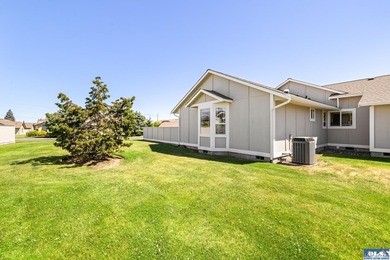 Welcome home to this beautifully maintained 3 bedroom, 2 bath - photo 43