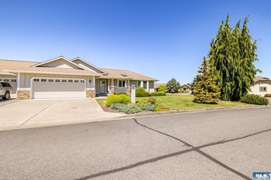 Welcome home to this beautifully maintained 3 bedroom, 2 bath - photo 46