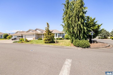 Welcome home to this beautifully maintained 3 bedroom, 2 bath - photo 48