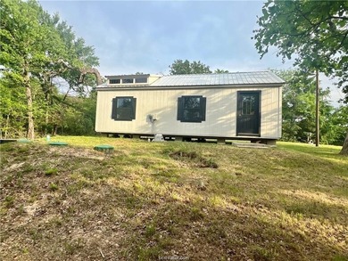 Waterfront Cabin with Electric, Water and Aerobic Septic in a - photo 3