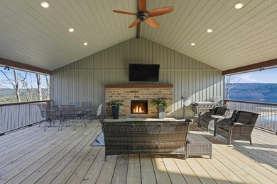 This Property checks a lot of boxes ..*BOAT SLIP *LAKEFRONT - photo 9