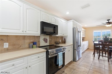 Experience the ultimate Cape Coral waterfront lifestyle at this - photo 12