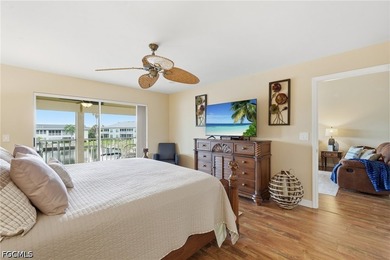 Experience the ultimate Cape Coral waterfront lifestyle at this - photo 17