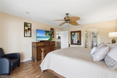 Experience the ultimate Cape Coral waterfront lifestyle at this - photo 19