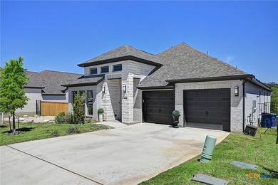 Discover the perfect blend of space, comfort, and style in this - photo 2