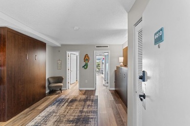 Discover the perfect blend of comfort and coastal charm in this - photo 2