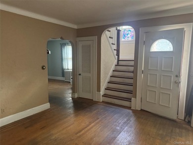 Welcome to 5 York Place in Merrick! Built in 1928, this Lovely 3 - photo 6