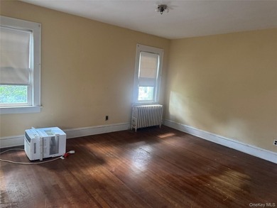 Welcome to 5 York Place in Merrick! Built in 1928, this Lovely 3 - photo 9