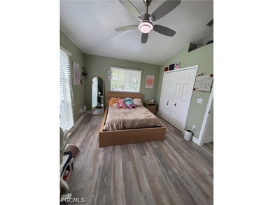 Welcome to this 3 bedroom, 2 1/2 bathroom plus den Fort Myers - photo 12