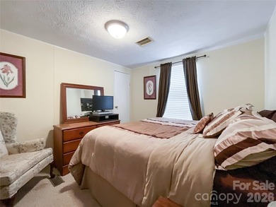 Welcome to your own private lakeside retreat! This stunning - photo 15