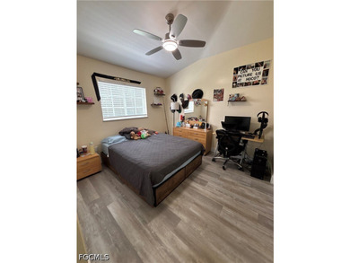 Welcome to this 3 bedroom, 2 1/2 bathroom plus den Fort Myers - photo 17