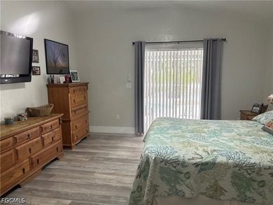 Welcome to this 3 bedroom, 2 1/2 bathroom plus den Fort Myers - photo 20