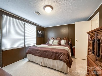 Welcome to your own private lakeside retreat! This stunning - photo 23