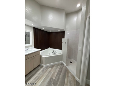 Welcome to this 3 bedroom, 2 1/2 bathroom plus den Fort Myers - photo 24