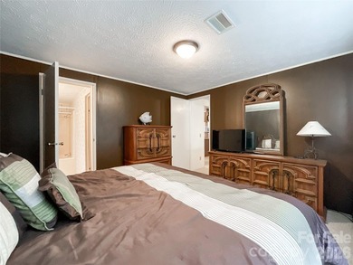 Welcome to your own private lakeside retreat! This stunning - photo 25