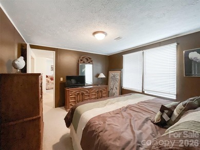 Welcome to your own private lakeside retreat! This stunning - photo 27