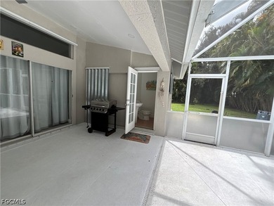Welcome to this 3 bedroom, 2 1/2 bathroom plus den Fort Myers - photo 31