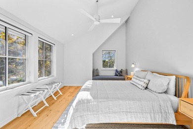 Nestled above the shimmering waters of Bassing Harbor, this - photo 32