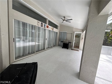 Welcome to this 3 bedroom, 2 1/2 bathroom plus den Fort Myers - photo 32
