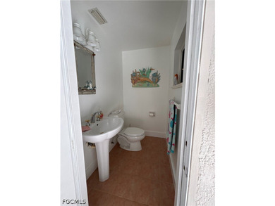 Welcome to this 3 bedroom, 2 1/2 bathroom plus den Fort Myers - photo 33