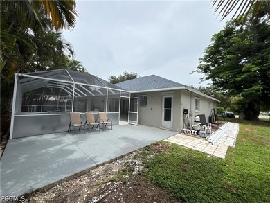 Welcome to this 3 bedroom, 2 1/2 bathroom plus den Fort Myers - photo 36