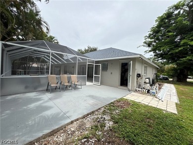 Welcome to this 3 bedroom, 2 1/2 bathroom plus den Fort Myers - photo 37
