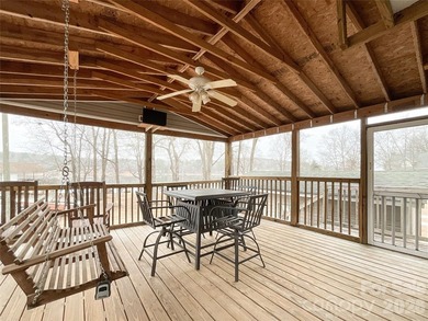 Welcome to your own private lakeside retreat! This stunning - photo 38