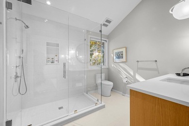Nestled above the shimmering waters of Bassing Harbor, this - photo 43