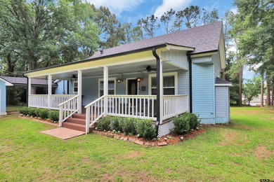 Beautifully renovated Lakehouse on Lake Jacksonville with 1,920 - photo 1