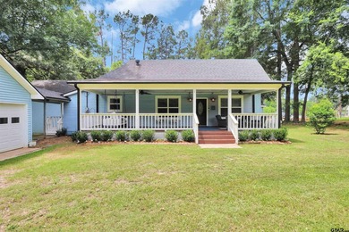 Beautifully renovated Lakehouse on Lake Jacksonville with 1,920 - photo 3
