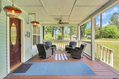 Beautifully renovated Lakehouse on Lake Jacksonville with 1,920 - photo 4