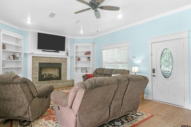 Beautifully renovated Lakehouse on Lake Jacksonville with 1,920 - photo 9