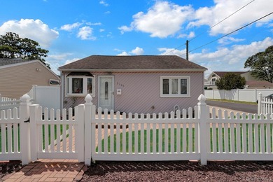 Come see this Cute and Updated 2 bedroom cottage. Featuring - photo 1