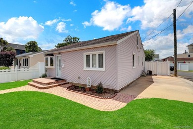 Come see this Cute and Updated 2 bedroom cottage. Featuring - photo 3