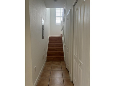 Beautiful two stories condo-townhouse in Courtyards at Nautica - photo 7