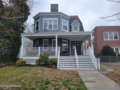 Beautifully renovated and maintained 5-unit apartment building - photo 1