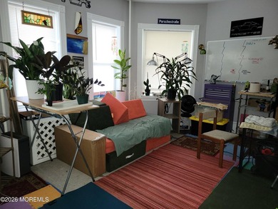Beautifully renovated and maintained 5-unit apartment building - photo 2