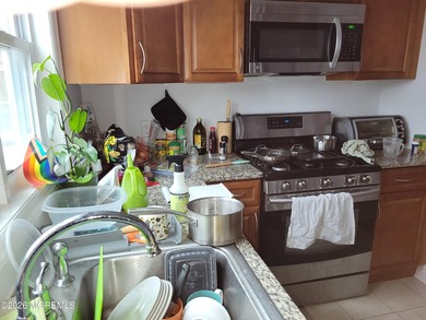 Beautifully renovated and maintained 5-unit apartment building - photo 7