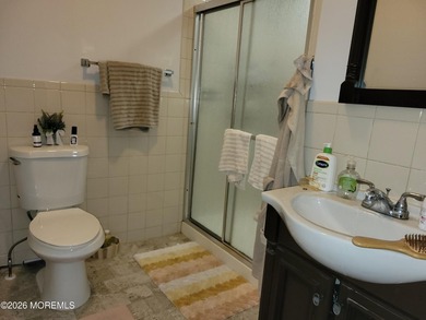 Beautifully renovated and maintained 5-unit apartment building - photo 10
