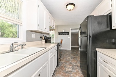 Charming 2BR, 1BA ranch in the heart of Muskego!Comfortable - photo 14