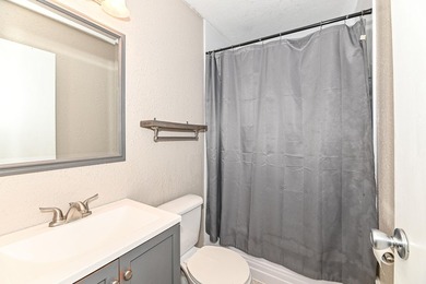 Charming 2BR, 1BA ranch in the heart of Muskego!Comfortable - photo 20