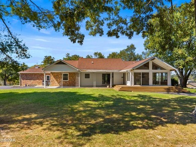Beautiful 3.5 acres with barn, close to both Douglas and - photo 2