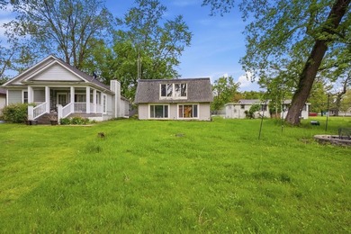 Completely reimagined in 2019, this riverfront retreat blends - photo 4