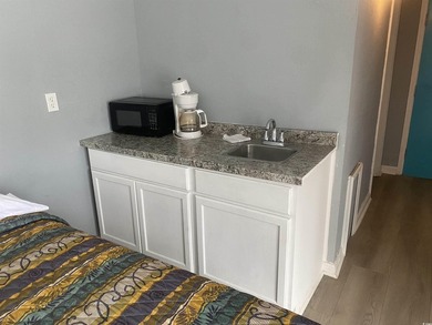 Beautiful condo on located on the top floor of the Wave Rider - photo 4