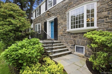 Discover the perfect blend of classic elegance, timeless charm - photo 2